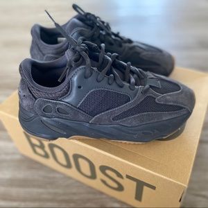 YEEZY 700